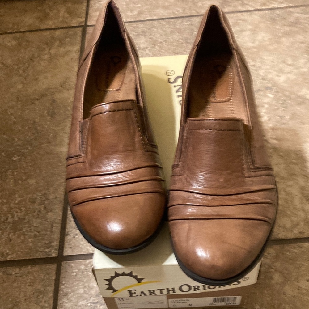 Earth Origins Women's Brown Slip-On Shoes Size 11 M Laughlin Almond with Box